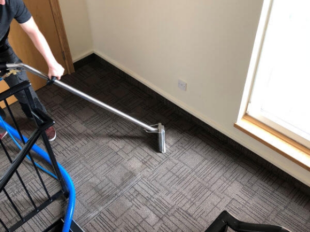 Commercial carpet cleaning in Livingston