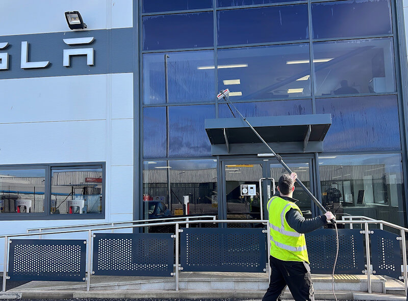 Commercial Window Cleaner in Edinburgh